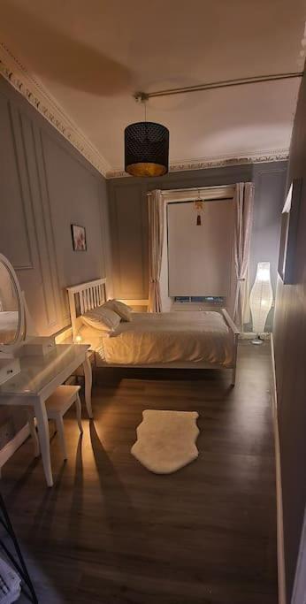 Apartment Fantastic - Centrally Located 1 Bed Apt With Wi-fi