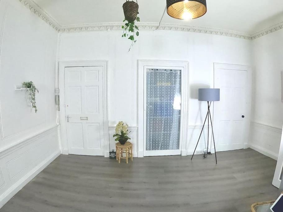 Apartment Fantastic - Centrally Located 1 Bed Apt With Wi-fi
