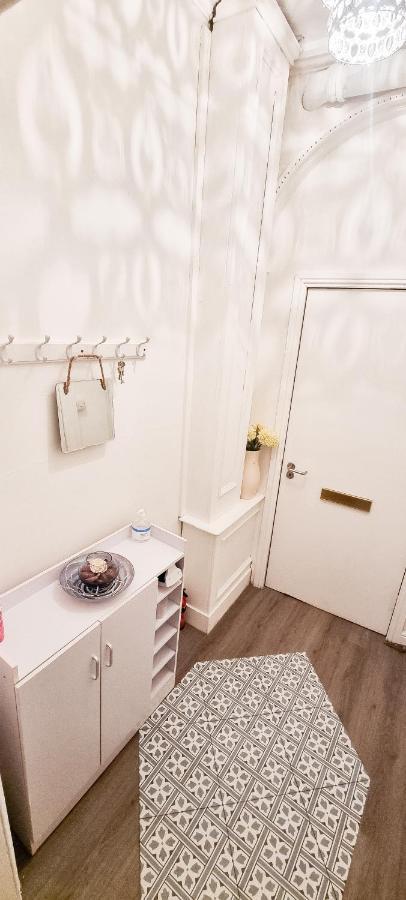 Fantastic - Centrally Located 1 Bed Apt With Wi-fi Apartment