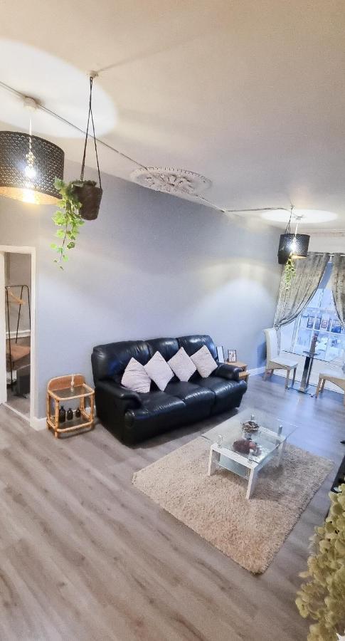 Fantastic - Centrally Located 1 Bed Apt With Wi-fi * Dalkeith