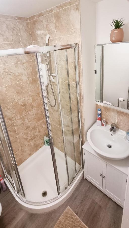 Apartment Fantastic - Centrally Located 1 Bed Apt With Wi-fi *